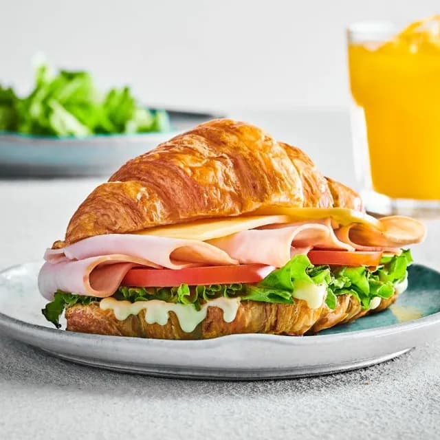 كرواسون جبنة و تركي