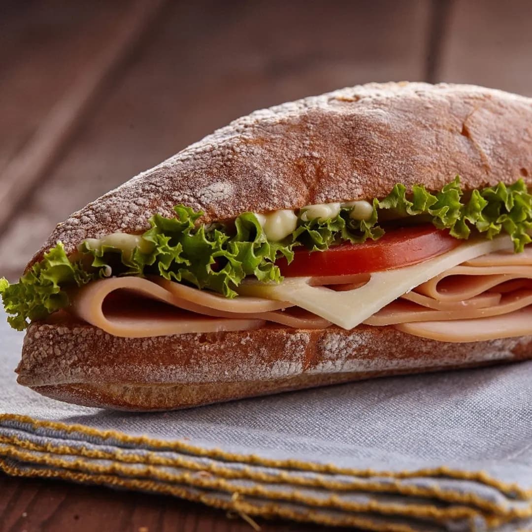 ساندوتش تركي و جبنة