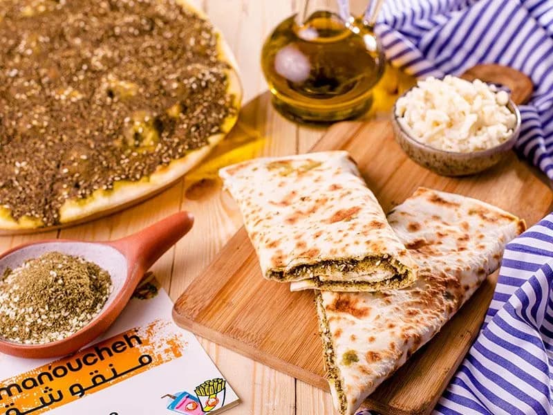 منقوشة زعتر و جبنة