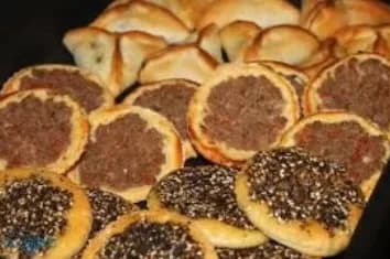 منقوشة زعتر و لبنه