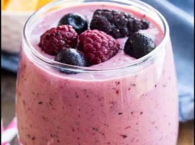 ميلك شيك التوت الأحمر