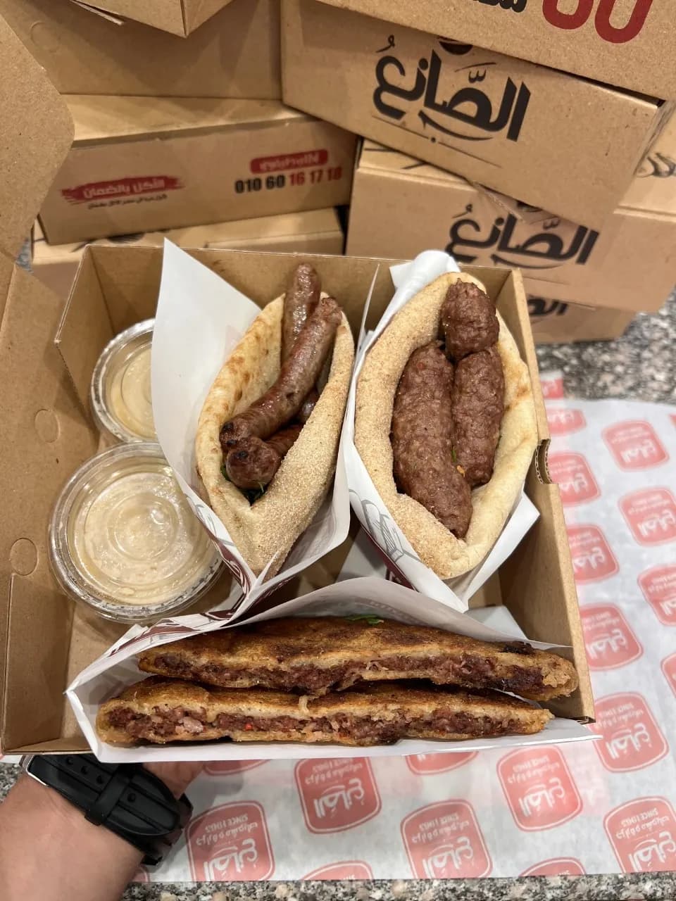 رغيف حواوشي + رغيف كفتة + رغيف سجق