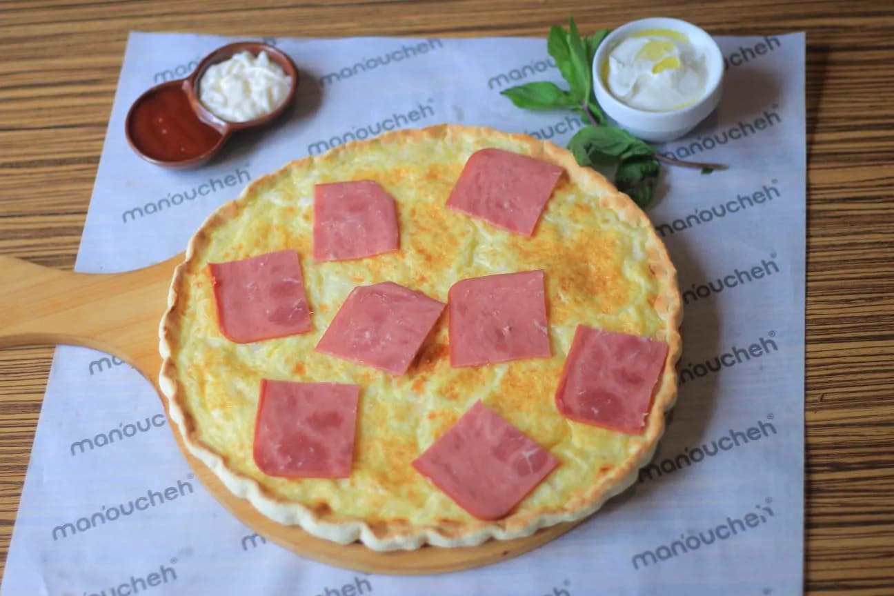 منقوشة بيض مع جبنة و جنبون