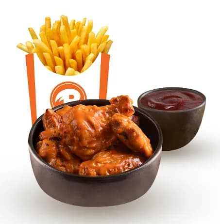 أجنحة وبطاطس مقلية