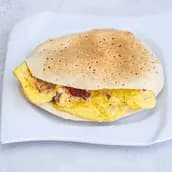 سندوتش بيض اومليت بسطرمة