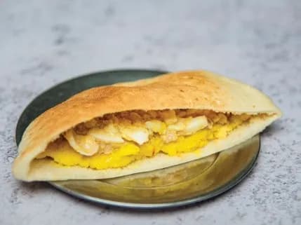 سندوتش بوريه بيض مقلى