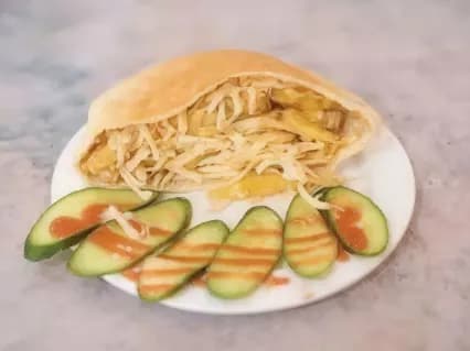 سندوتش بطاطس صوابع مع رومي