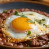 علبة فول بالبيض المقلي