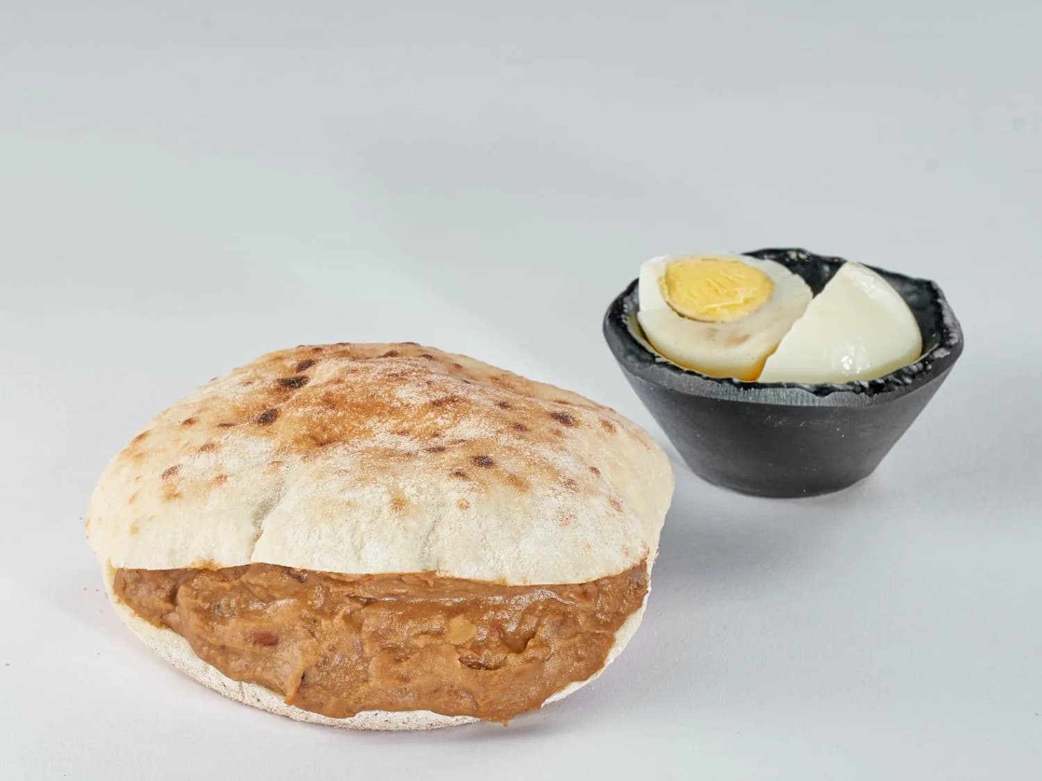 فول بيض مسلوق