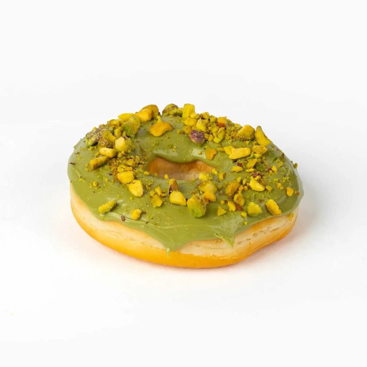 دونات كلاسيكية بالفستق