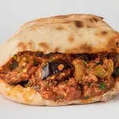 سندوتش مسقعه سجق