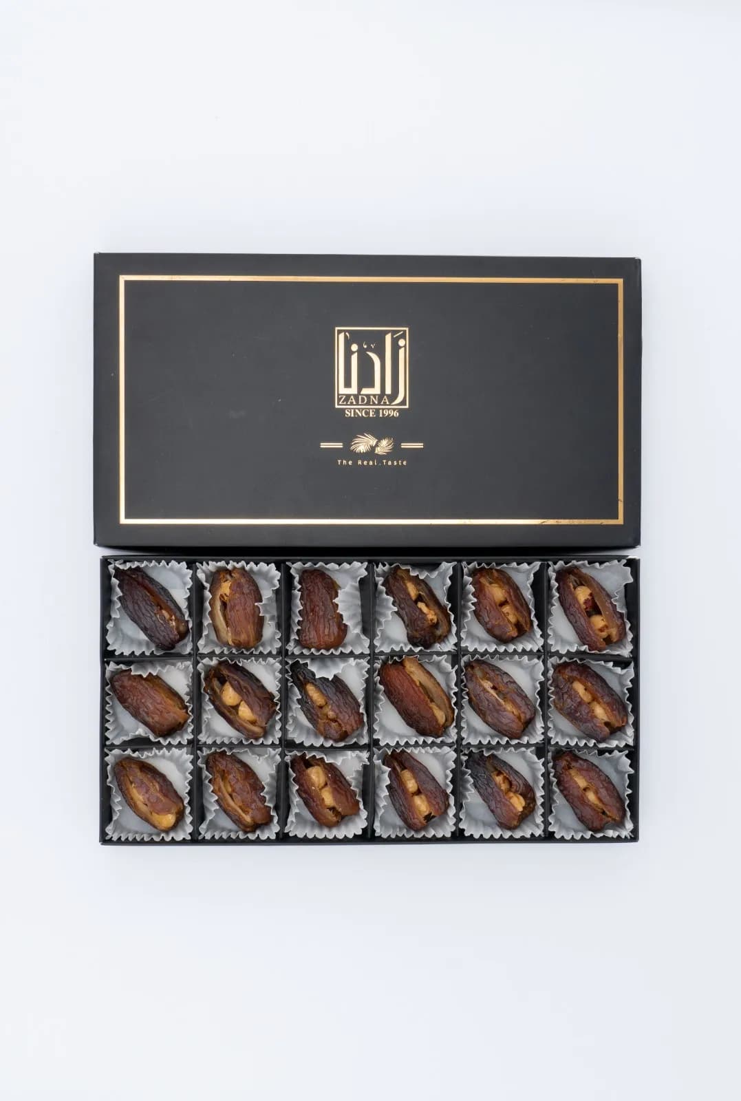 تمر مجدول جامبو بالمكسرات بندق