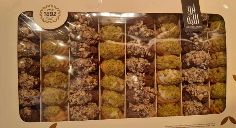 Petit Four Box 63 Pieces