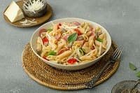 مكرونة مكس لحوم بصوص البيستو