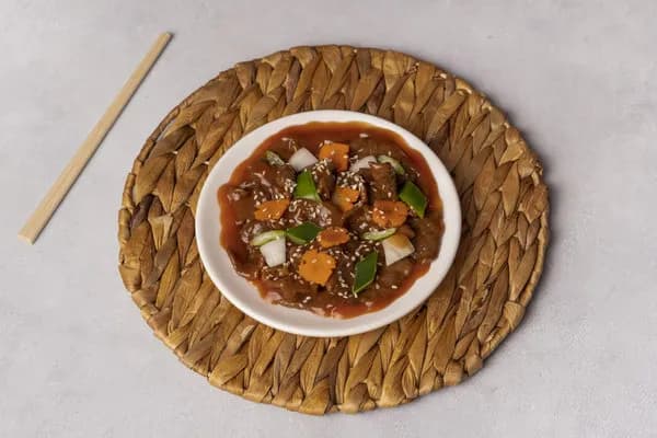 طبق لحم مع صوص الكاري الاحمر