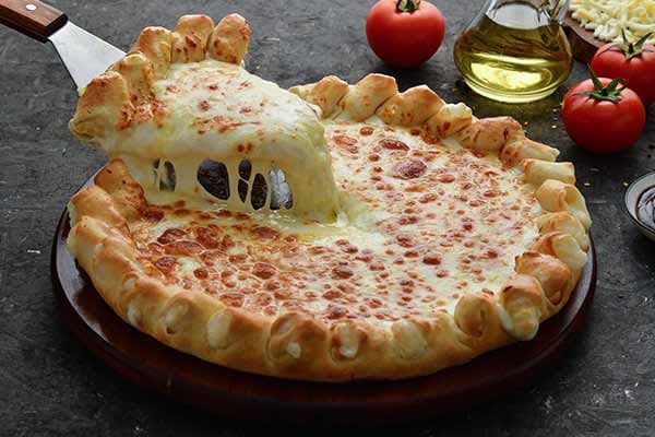 Quattro Formaggi Pizza Medium