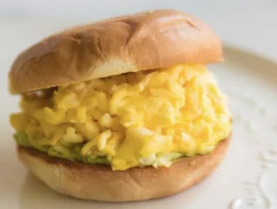 ساندوتش بيض مخفوق