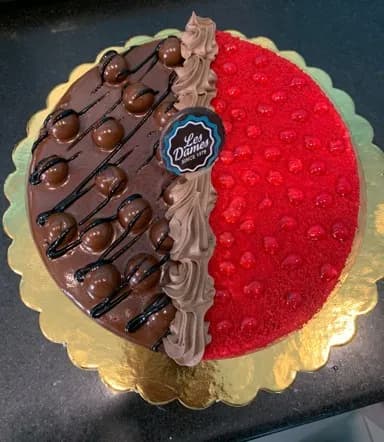 Twins Red Velvet and Maltesers