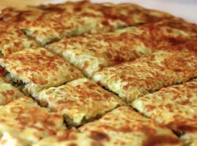 فطيرة سجق بلدي