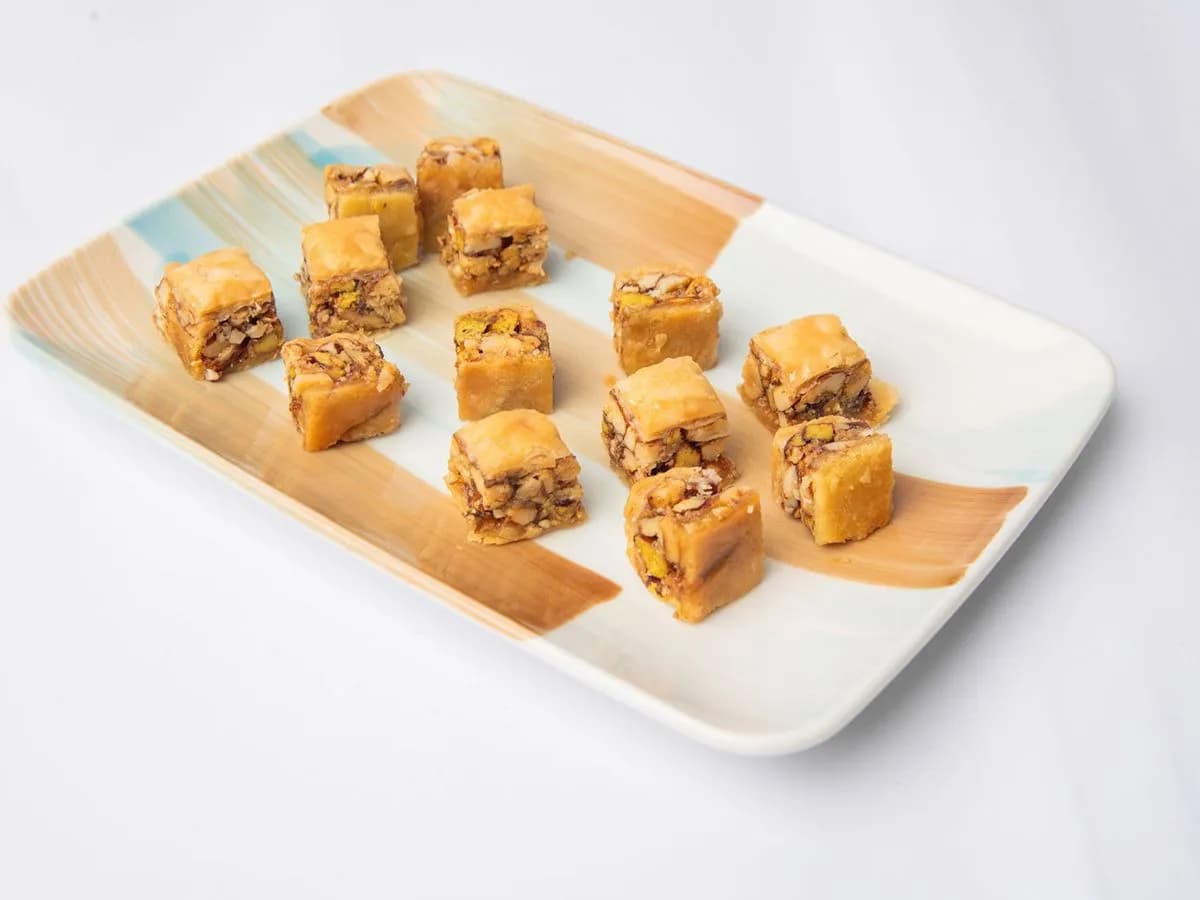 بقلاوة مكسرات قرفة