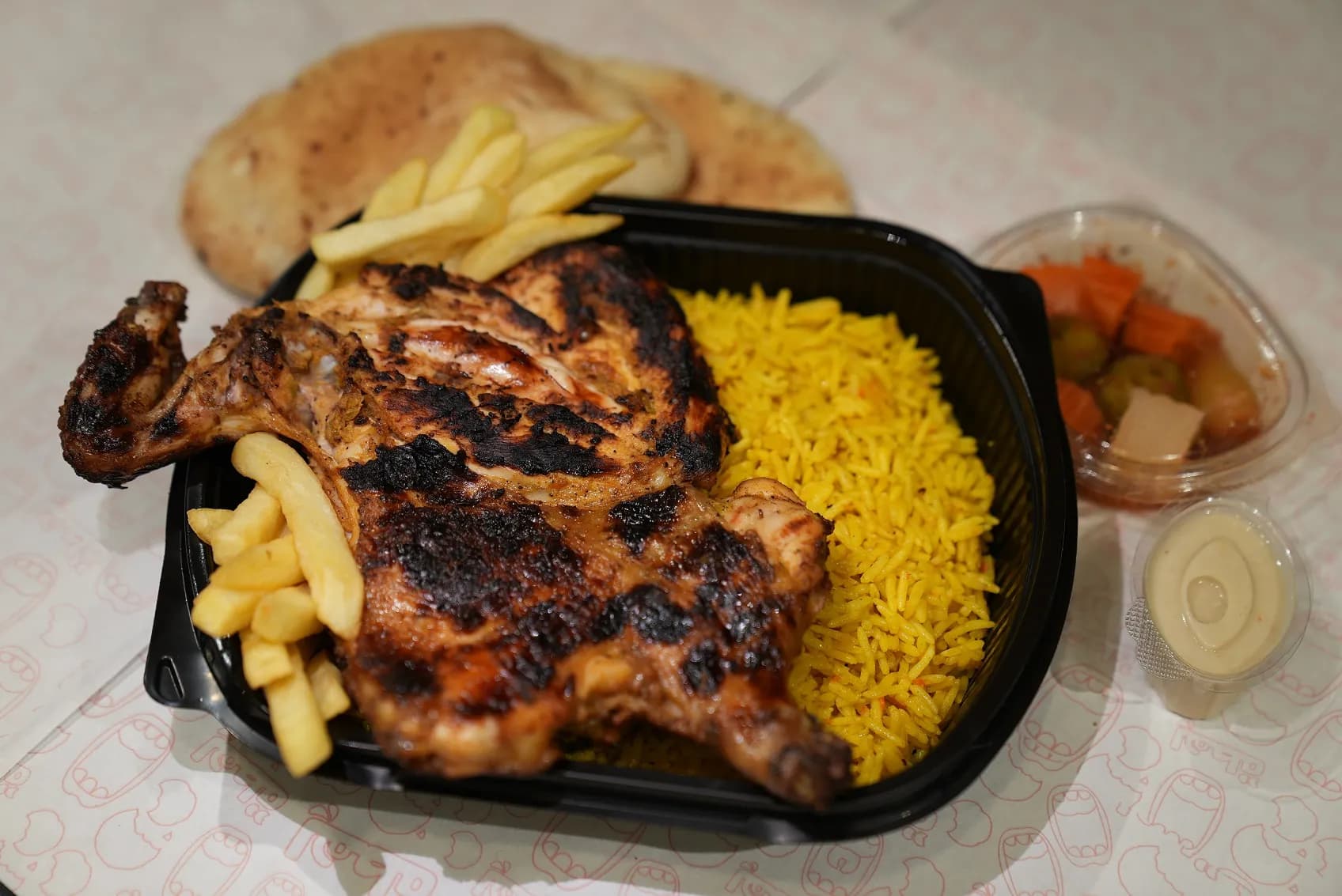 وجبة نص فرخة مشوية على الفحم