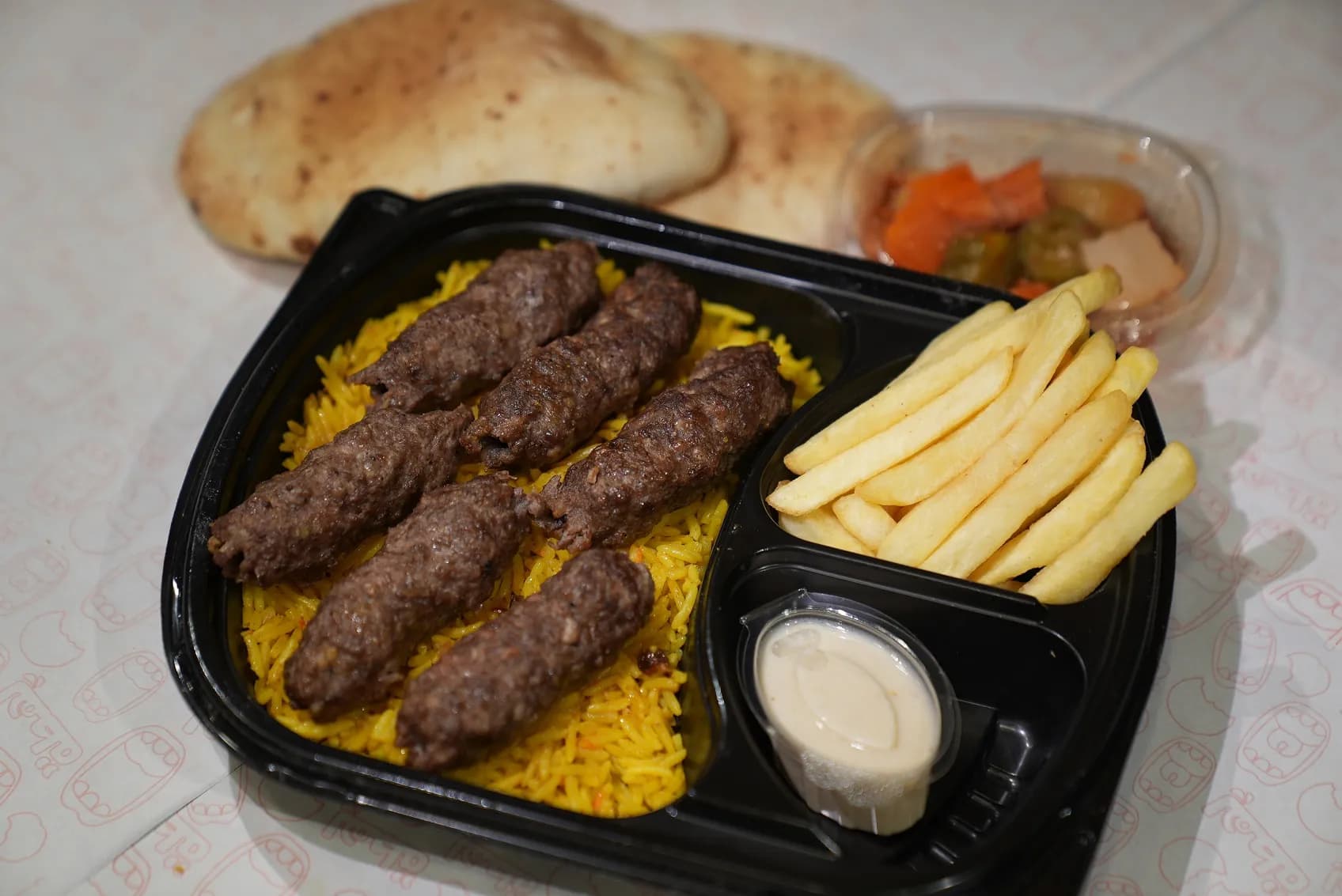 وجبة كفتة مشوية على الفحم