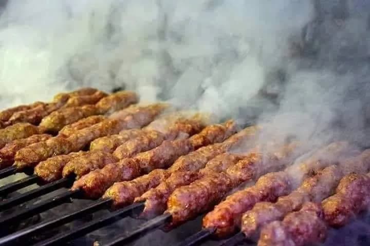 نص كيلو كفتة مشوية على الفحم