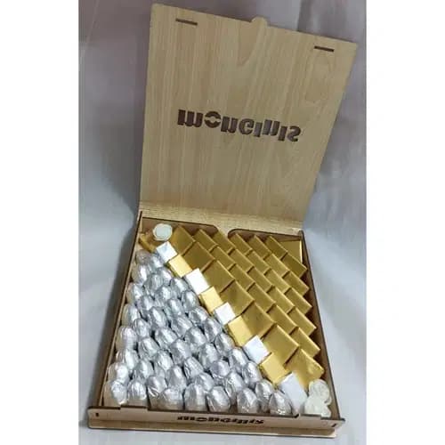 علبه مربعة كبيره دهبي وفضي