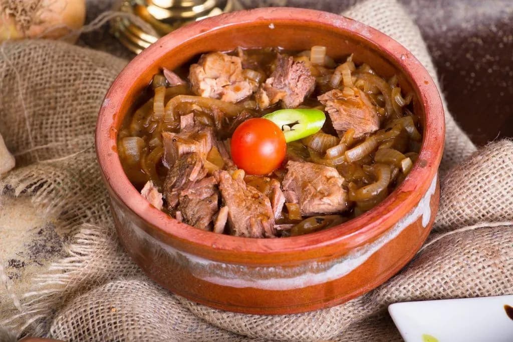 طاجن لحم بالبصل صوص فلفل