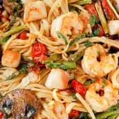 مأكولات بحرية مع خضار