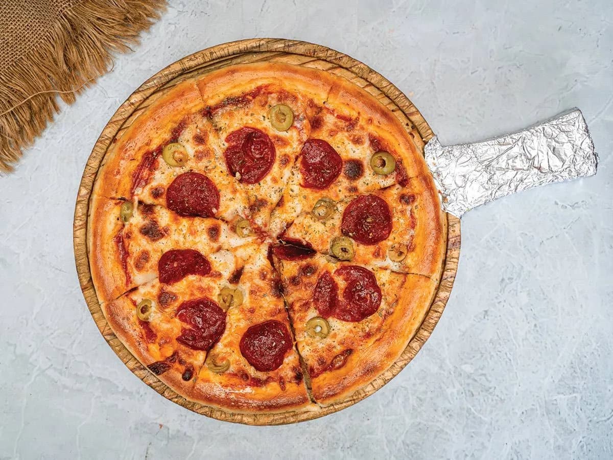 بيتزا بيبروني