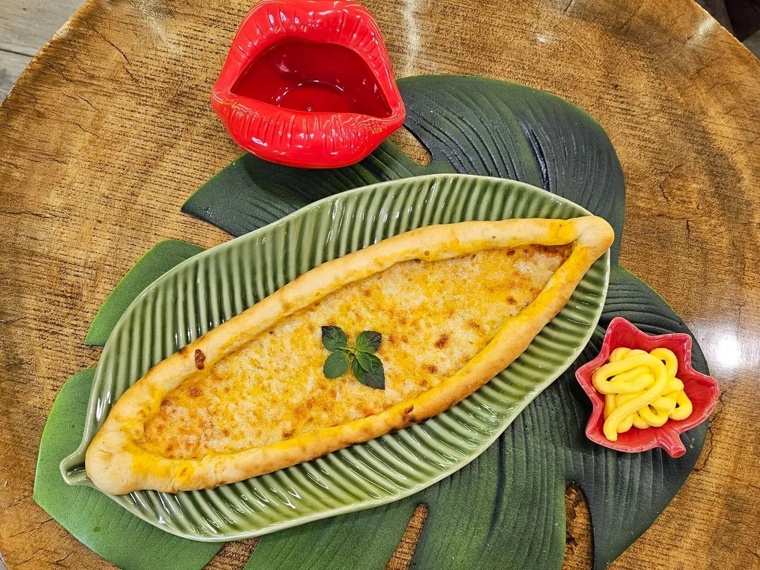 Margherita Turkish Pide