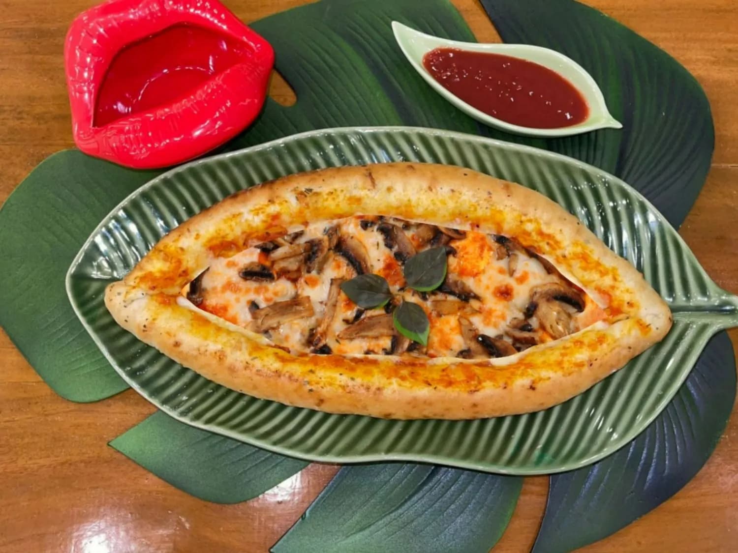 Mushrooms Turkish Pide