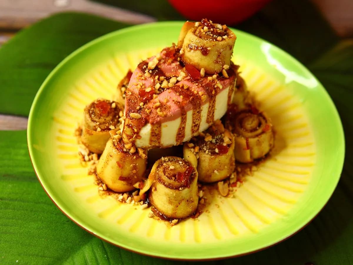 Cinnamon Roll Cheesecake