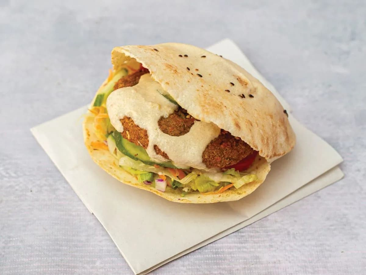 سندوتش طعمية بابا غنوج