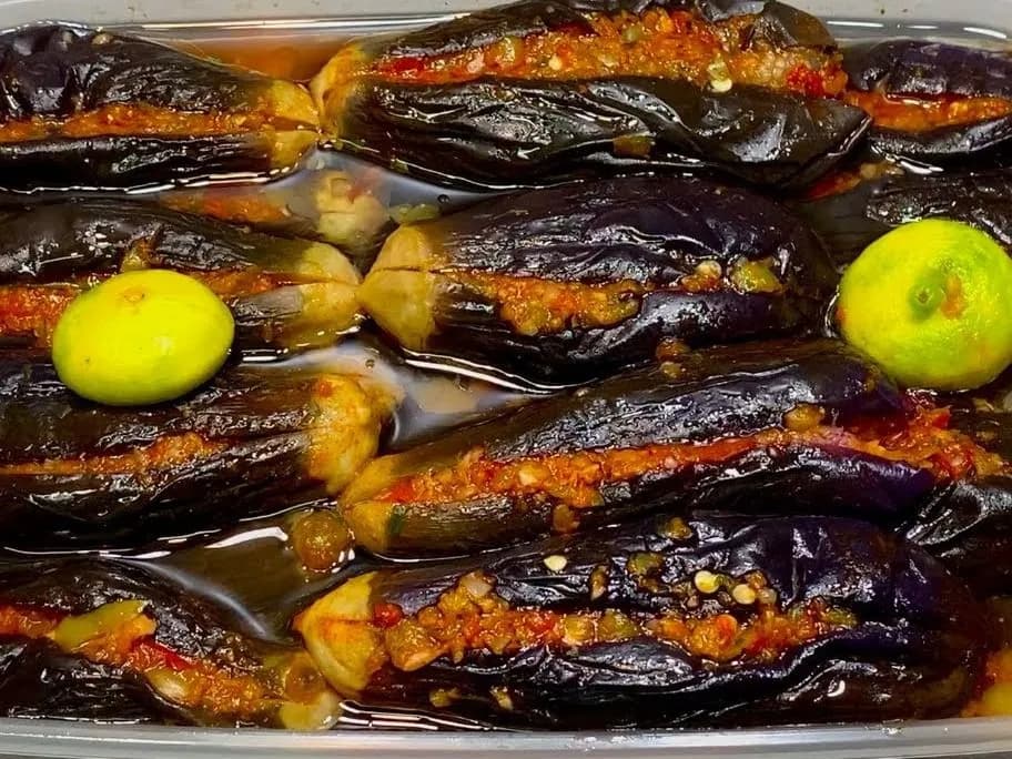 علبة باذنجان مخلل