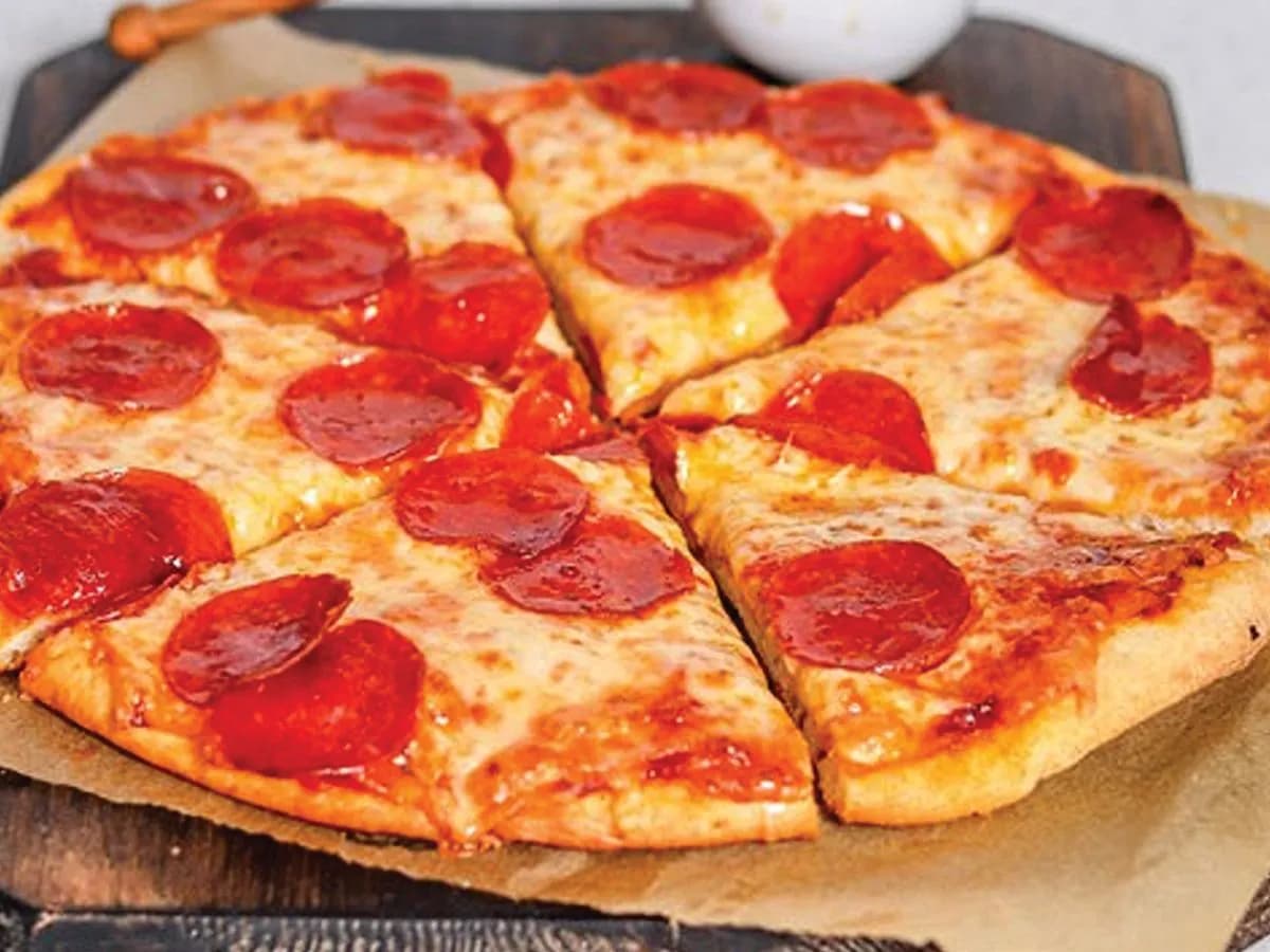 بيتزا بيبروني