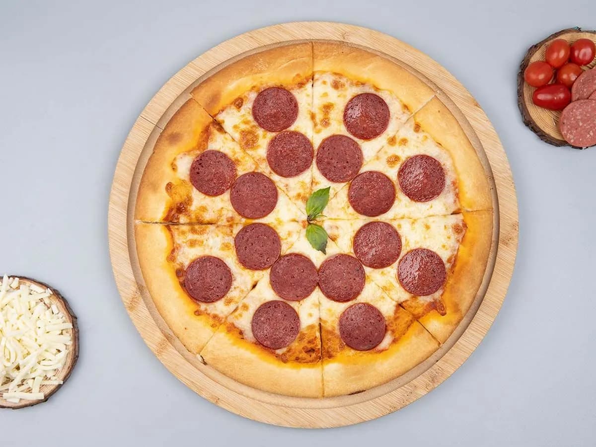 بيتزا بيبروني