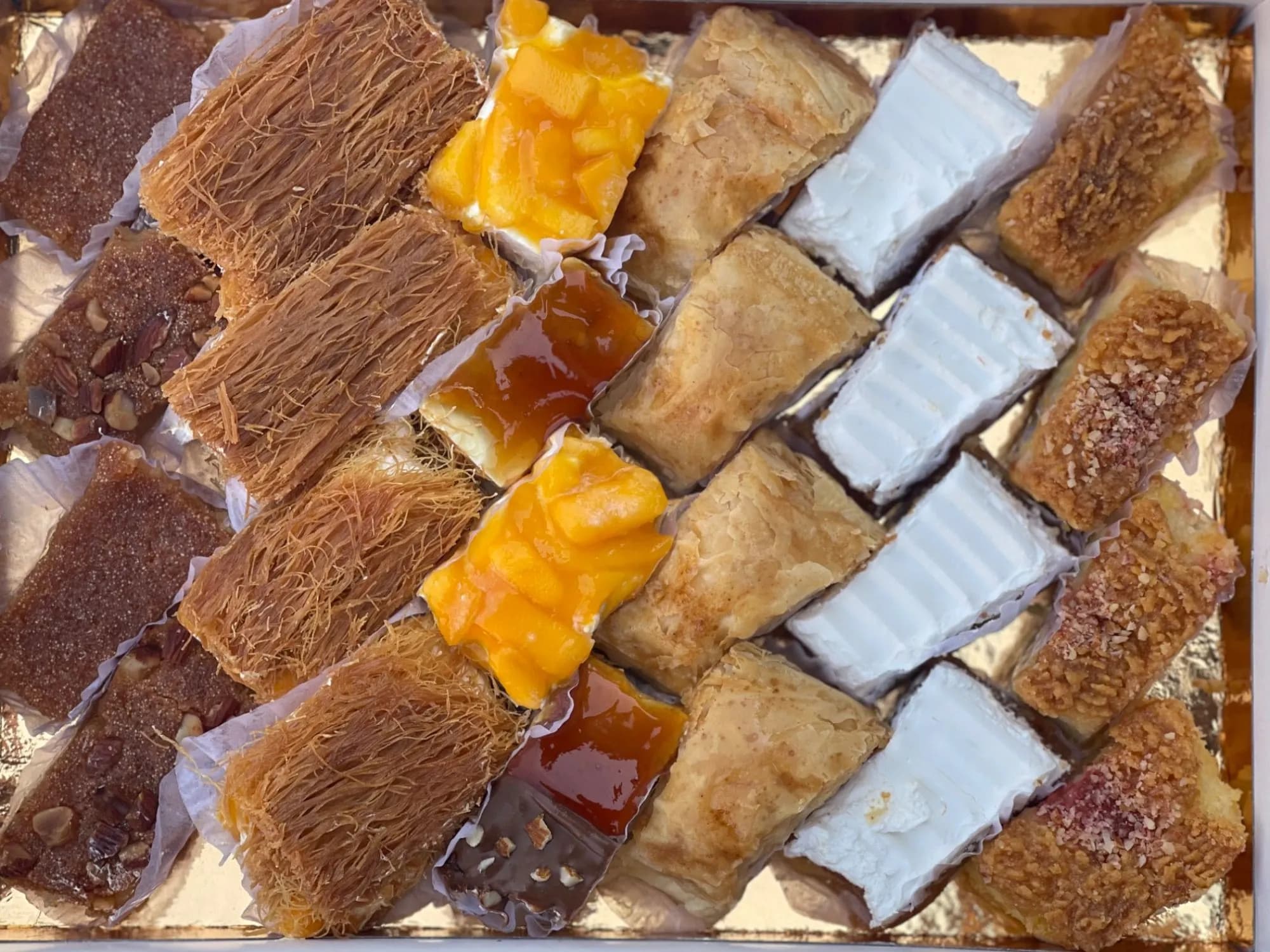 Qeshta And Cream Mix Platter