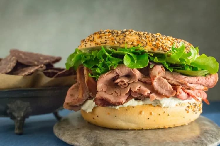 ساندوتش بيف رول