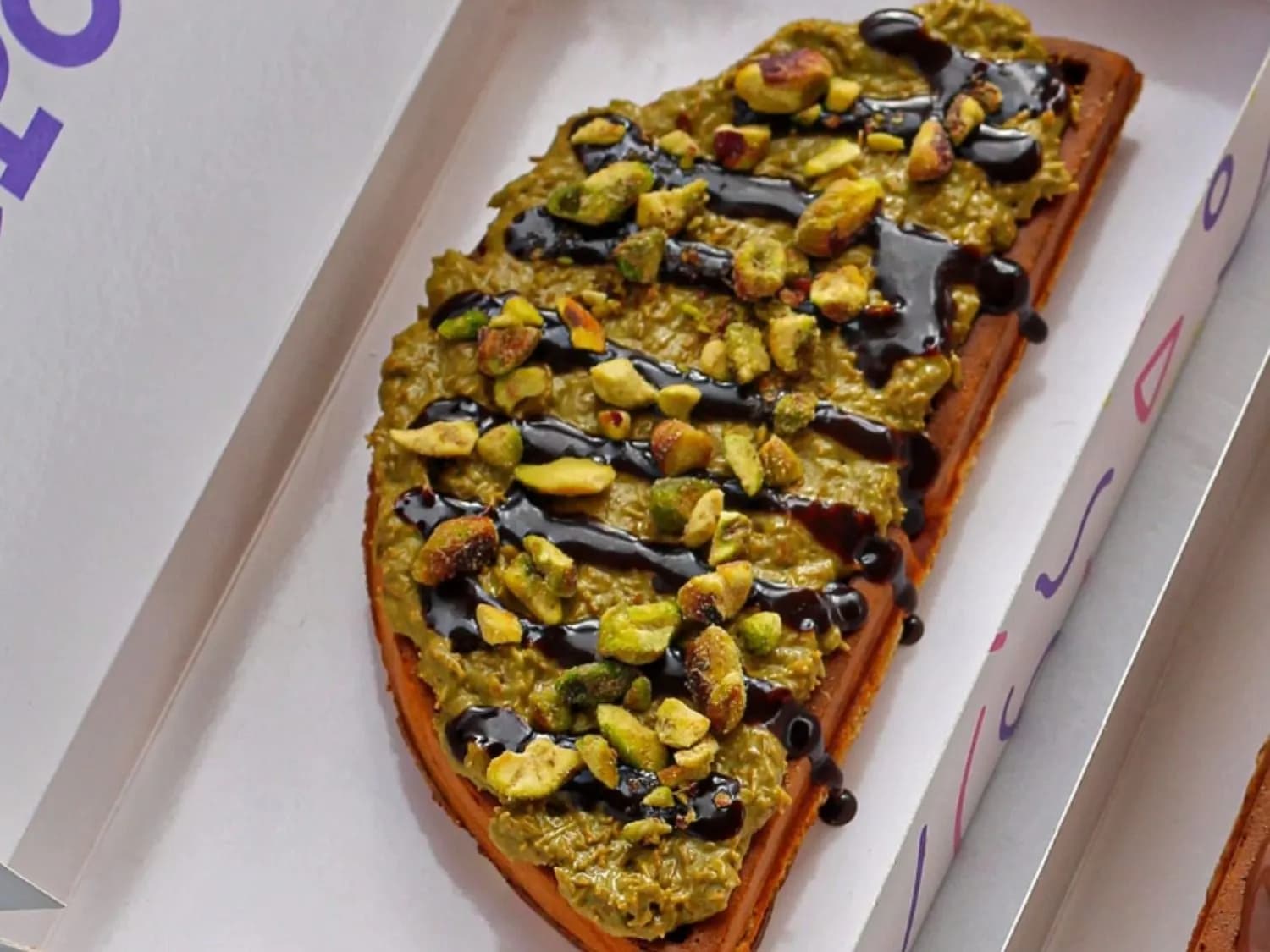 سيمي هاف دبي وافل