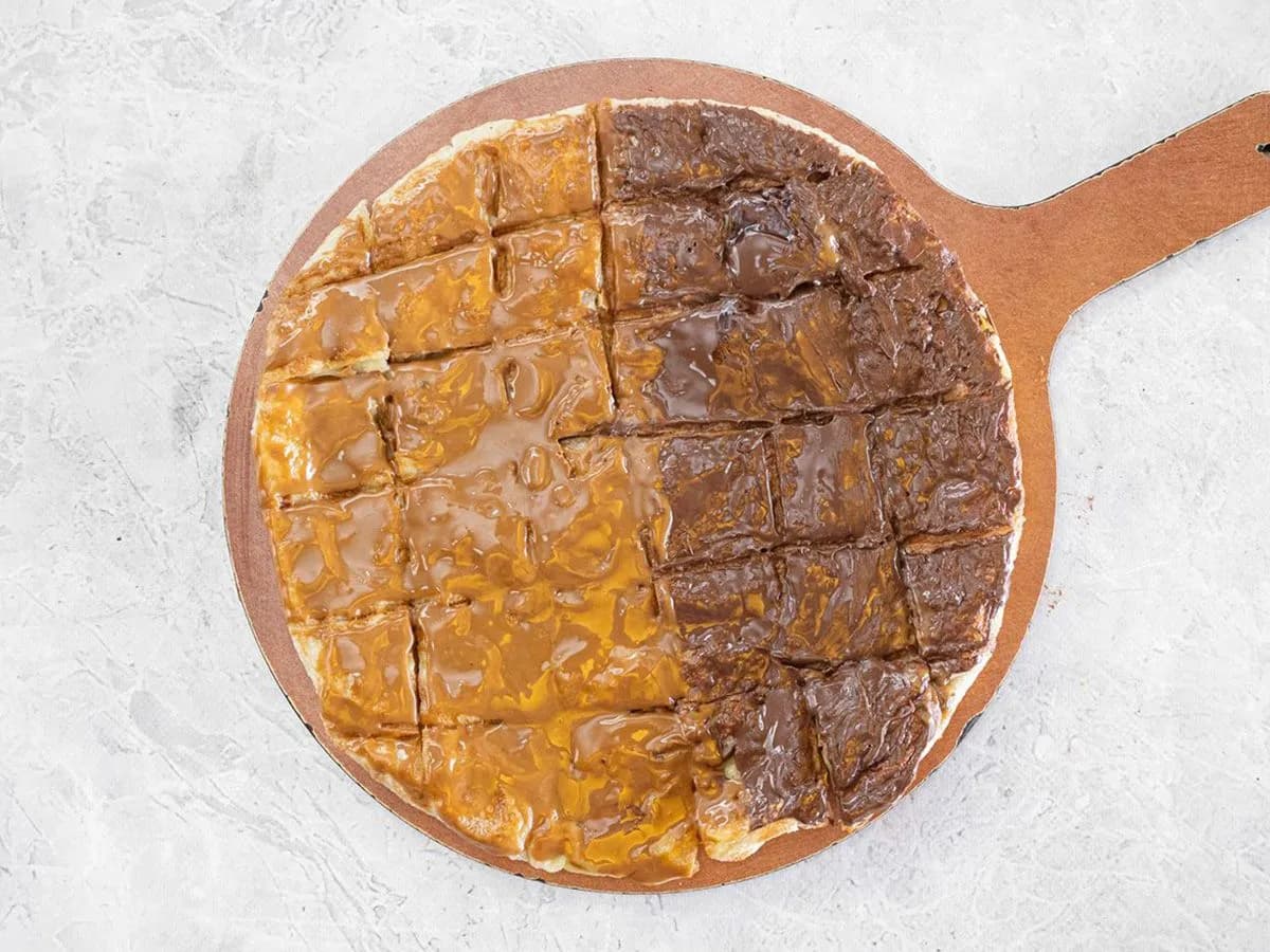 فطيرة نص نوتيلا و نص لوتس