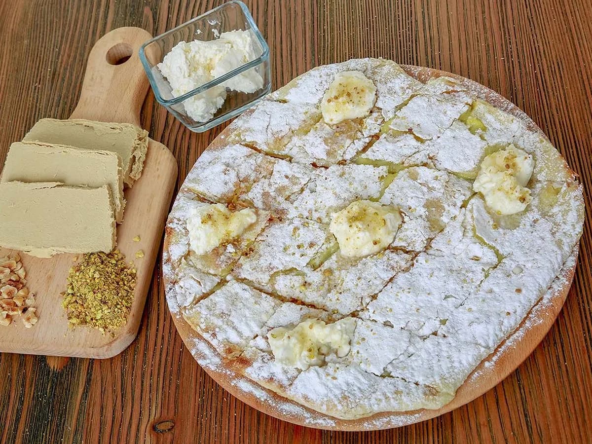 فطيرة قشطة وعسل