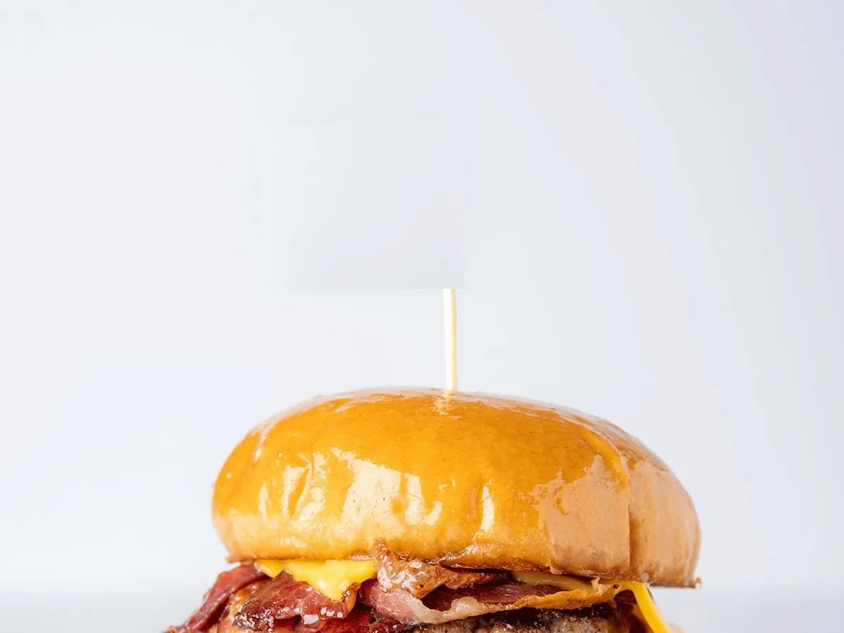 ساندوتش برجر ساده بيف بيكن