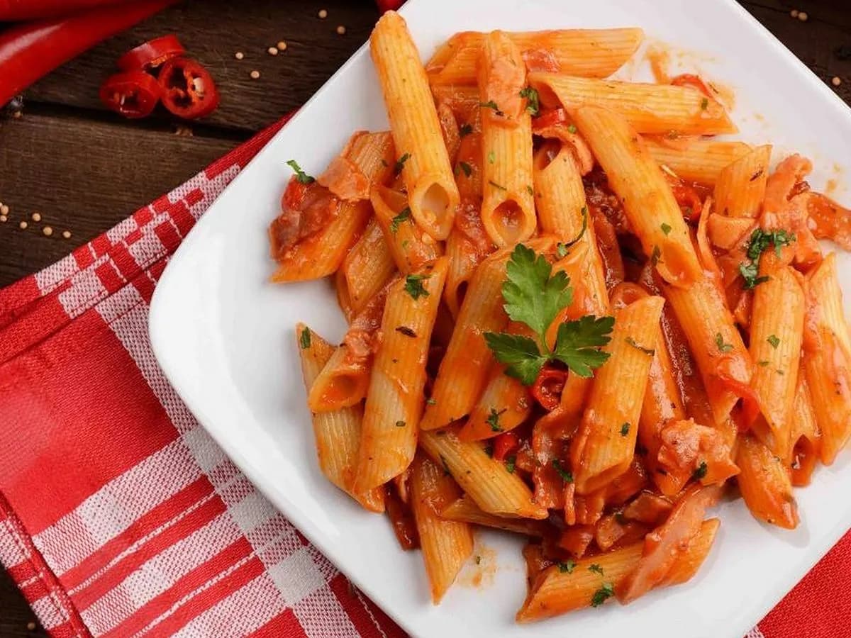 مكرونة اسباجتى صلصة