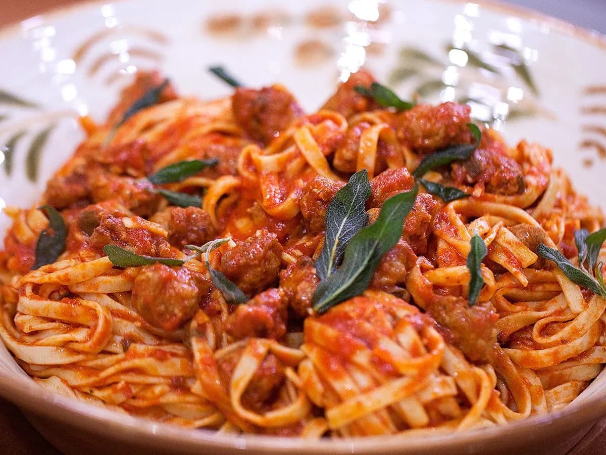 مكرونة بالسجق