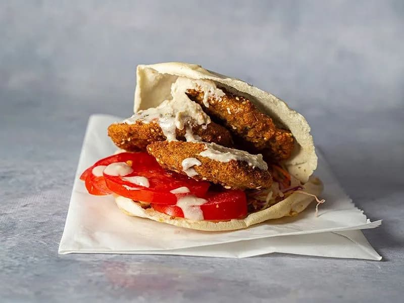 ساندوتش فلافل بالطماطم المخلله