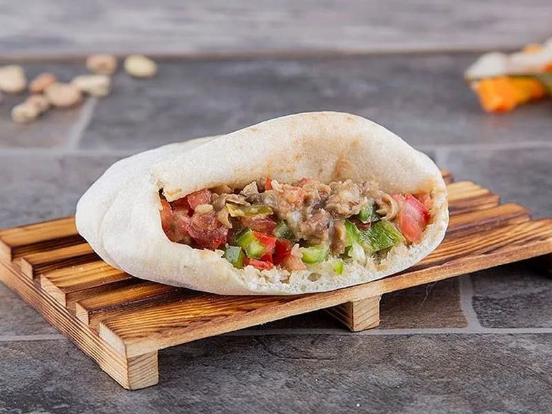 ساندوتش فول بالخلطه حار