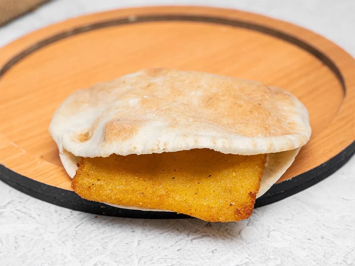 ساندوتش جبنة مقلية رومي