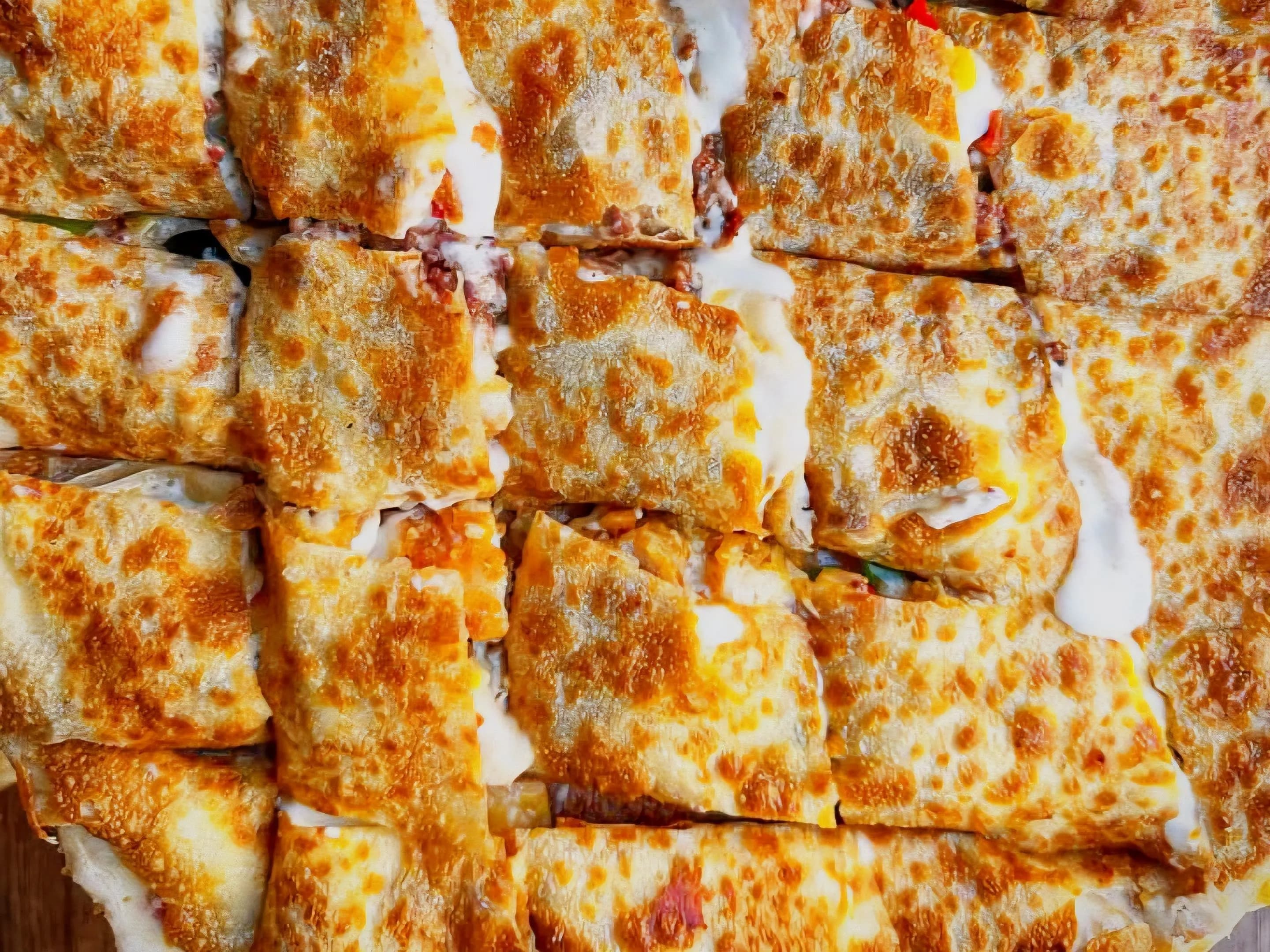 فطيرة سجق و جبنة